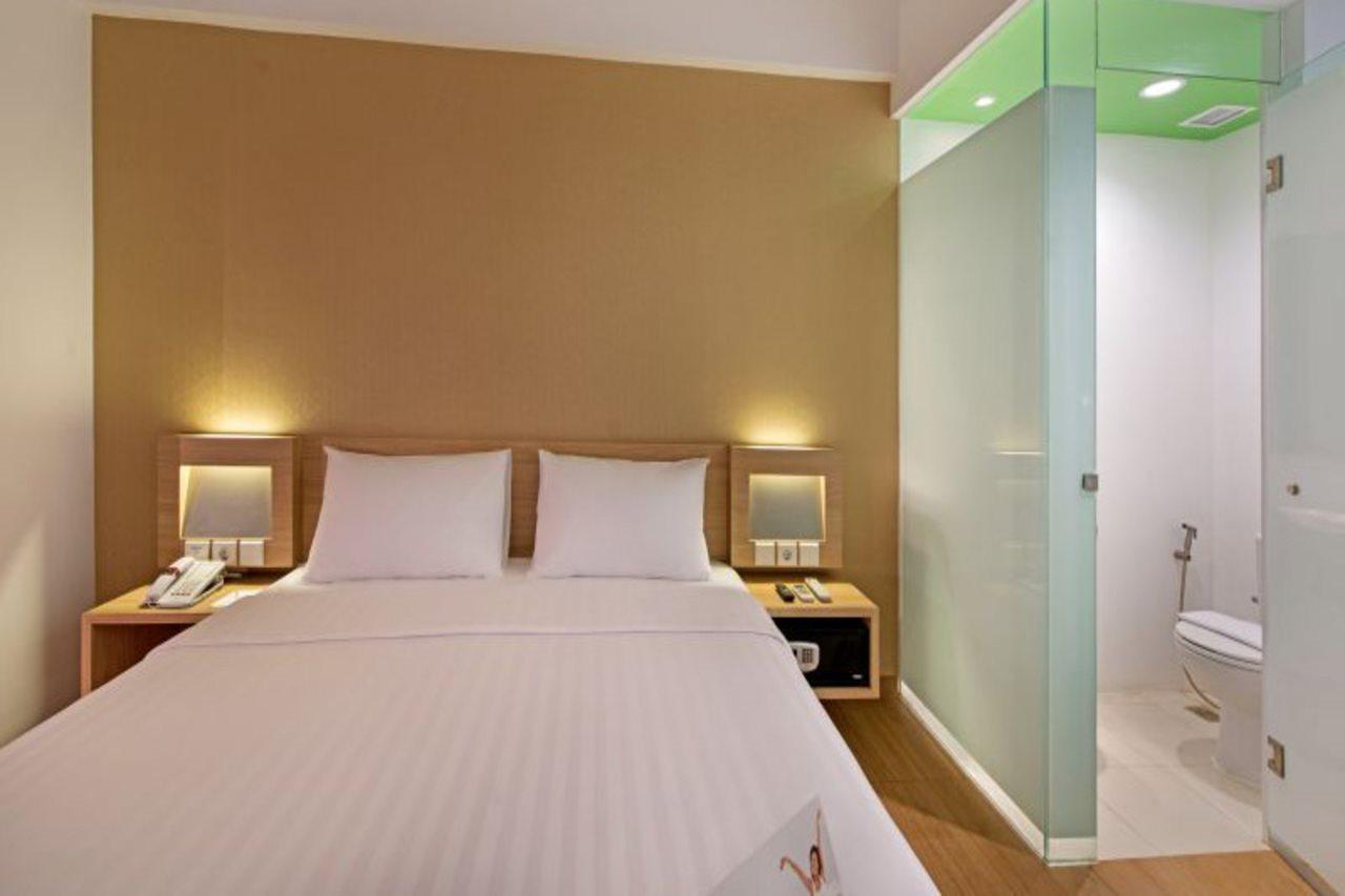 Whiz Prime Hotel Megamas Manado Exterior foto