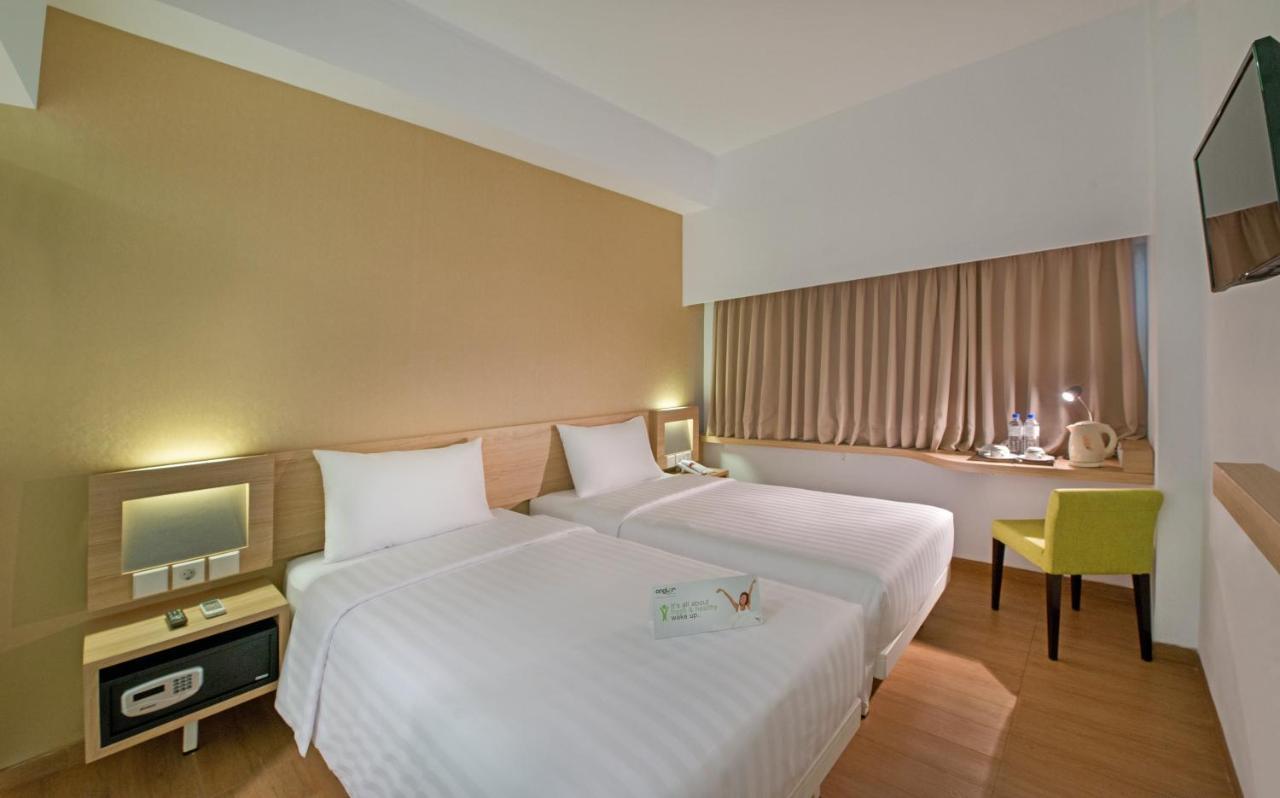 Whiz Prime Hotel Megamas Manado Exterior foto